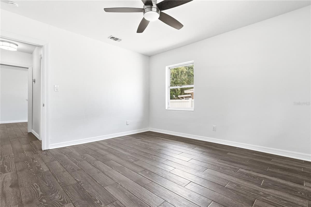 10 ORION AVENUE — photo 26 of 39