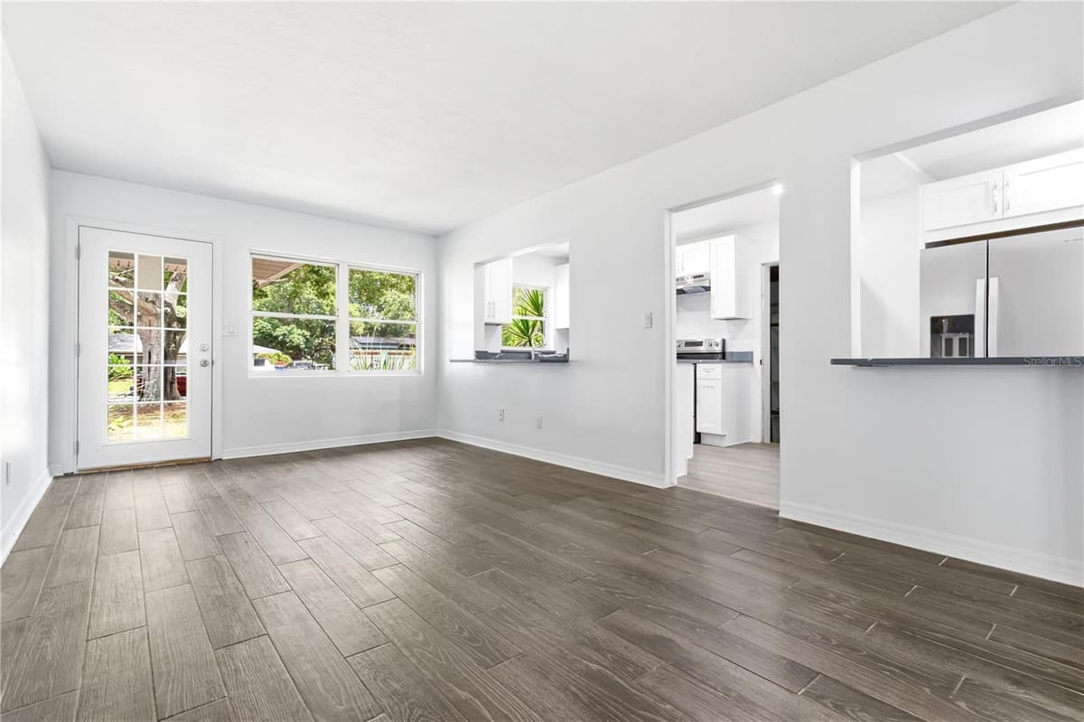 10 ORION AVENUE — photo 8 of 39