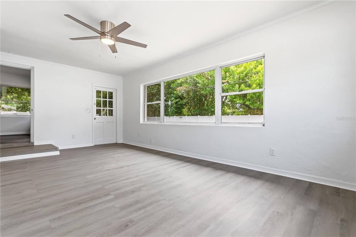 10 ORION AVENUE — photo 23 of 39