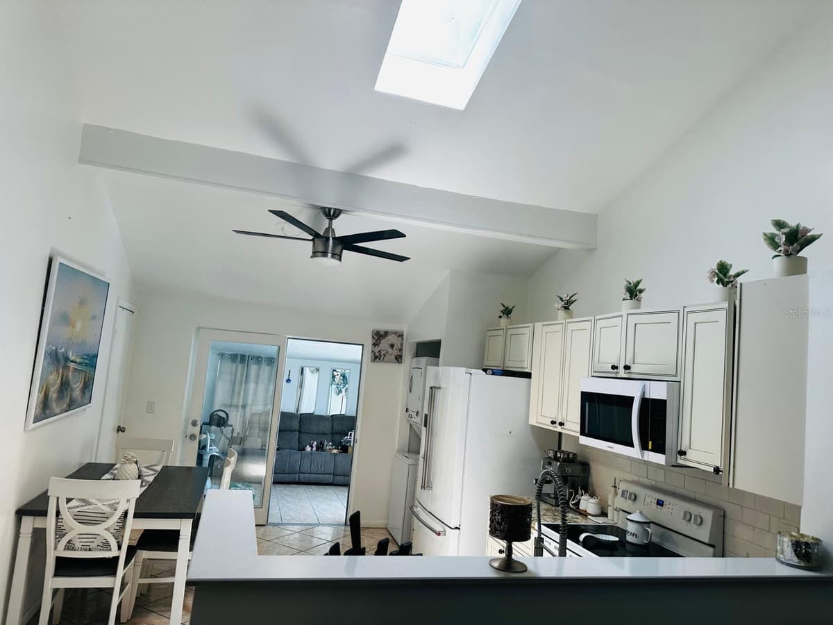 16004 SADDLE CREEK DRIVE — photo 3 of 26