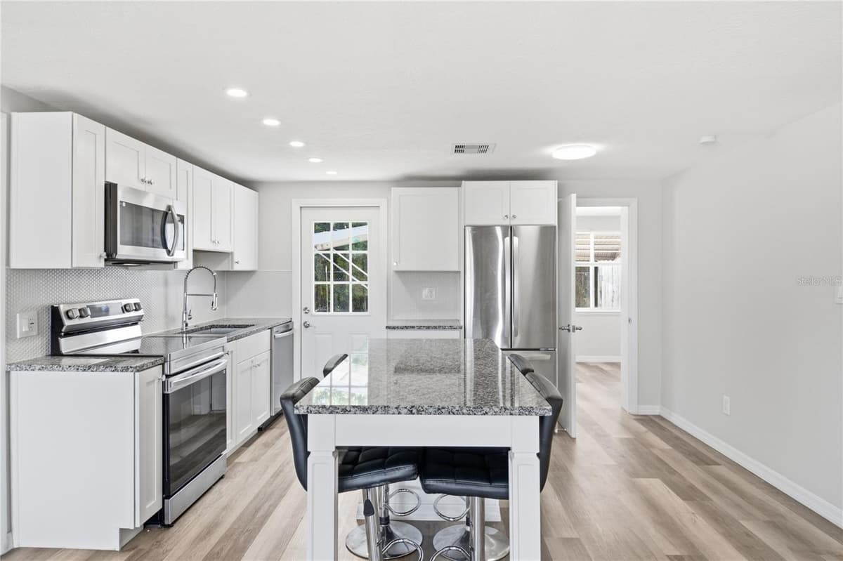 4810 GUARDIAN AVENUE — photo 5 of 37