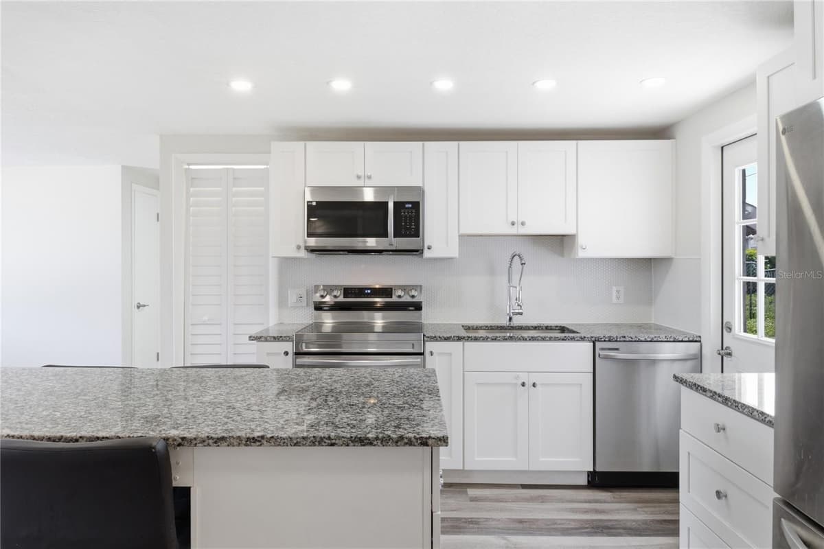 4810 GUARDIAN AVENUE — photo 6 of 37