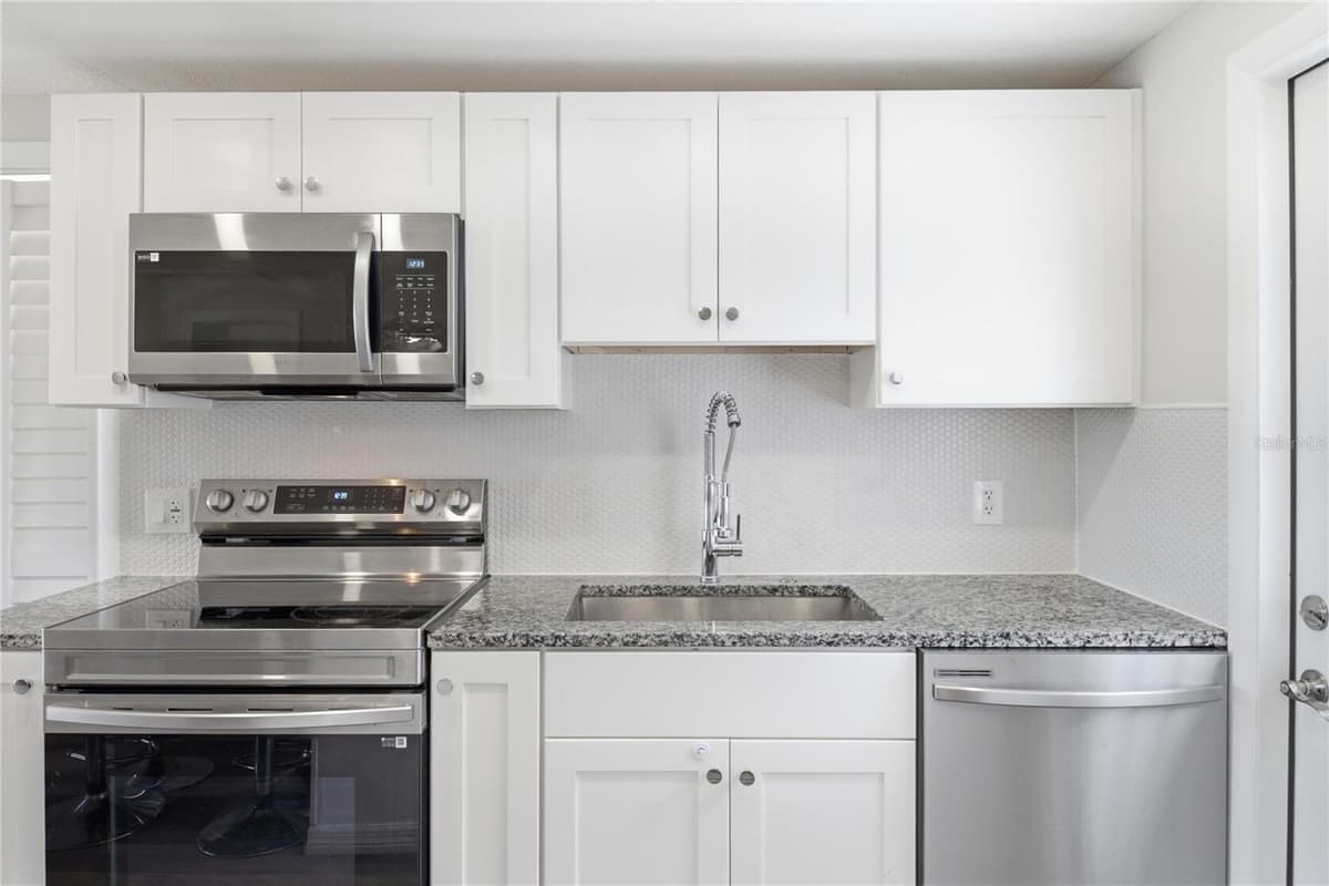 4810 GUARDIAN AVENUE — photo 8 of 37