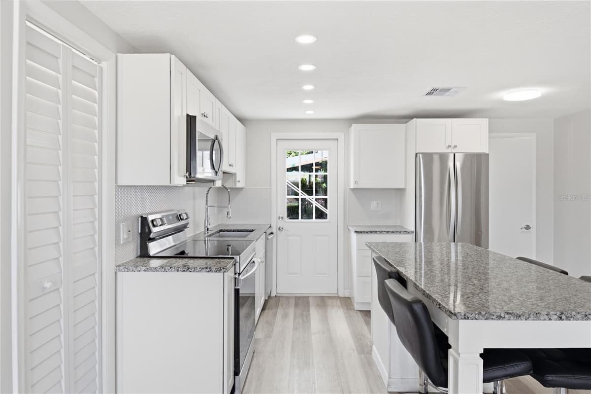 4810 GUARDIAN AVENUE — photo 9 of 37