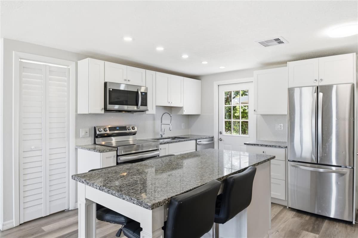 4810 GUARDIAN AVENUE — photo 3 of 37