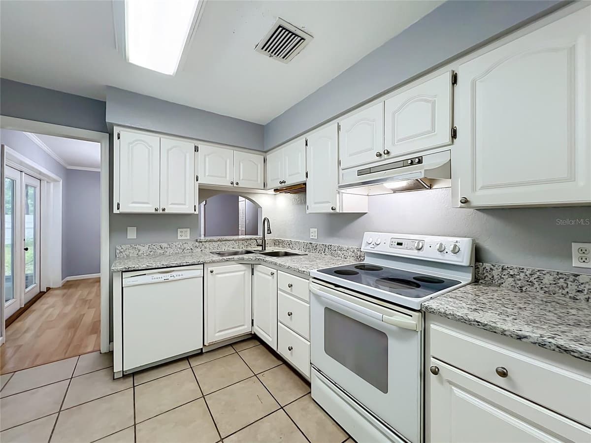300 PINECREST ROAD — photo 9 of 75