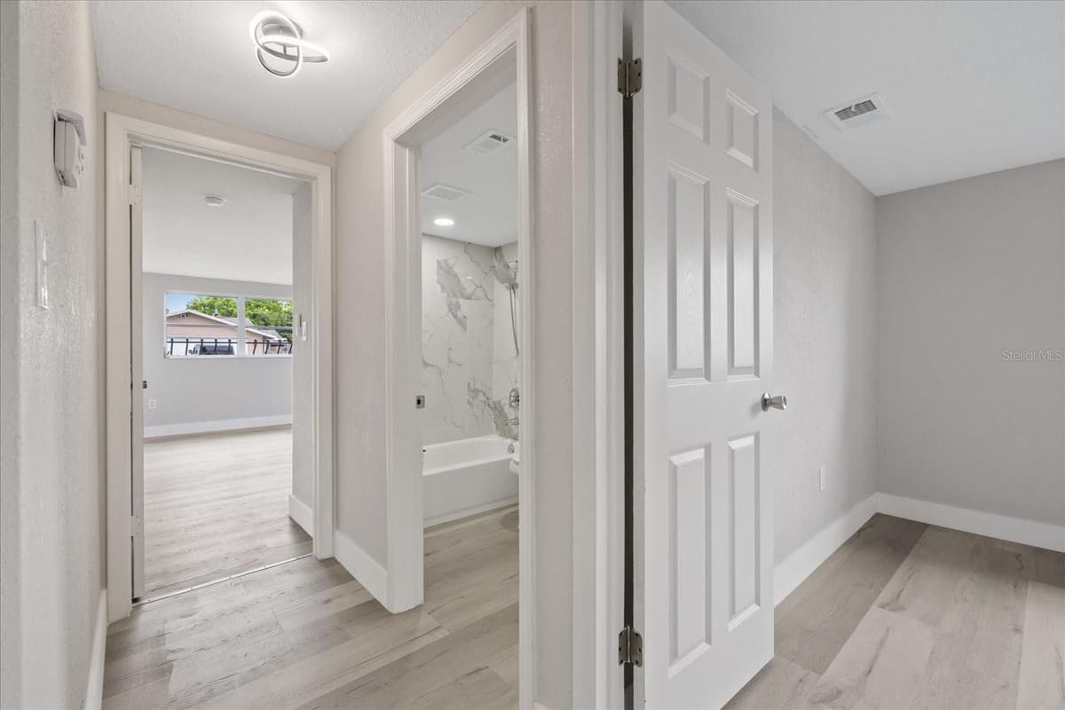 9401 GLEN MOOR LANE — photo 13 of 44