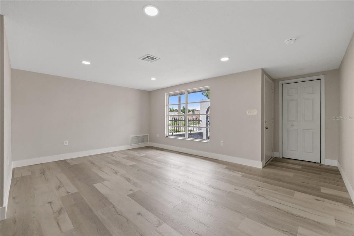 9401 GLEN MOOR LANE — photo 11 of 44