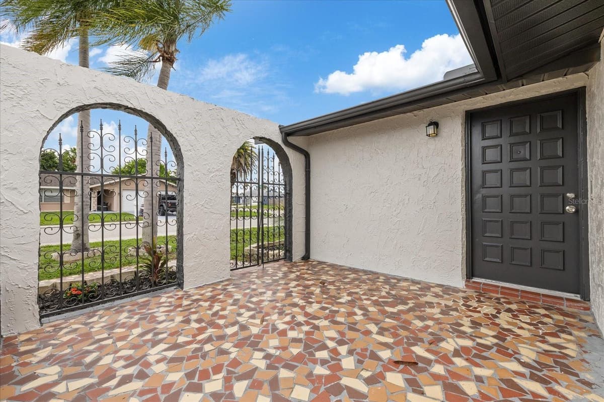 9401 GLEN MOOR LANE — photo 7 of 44