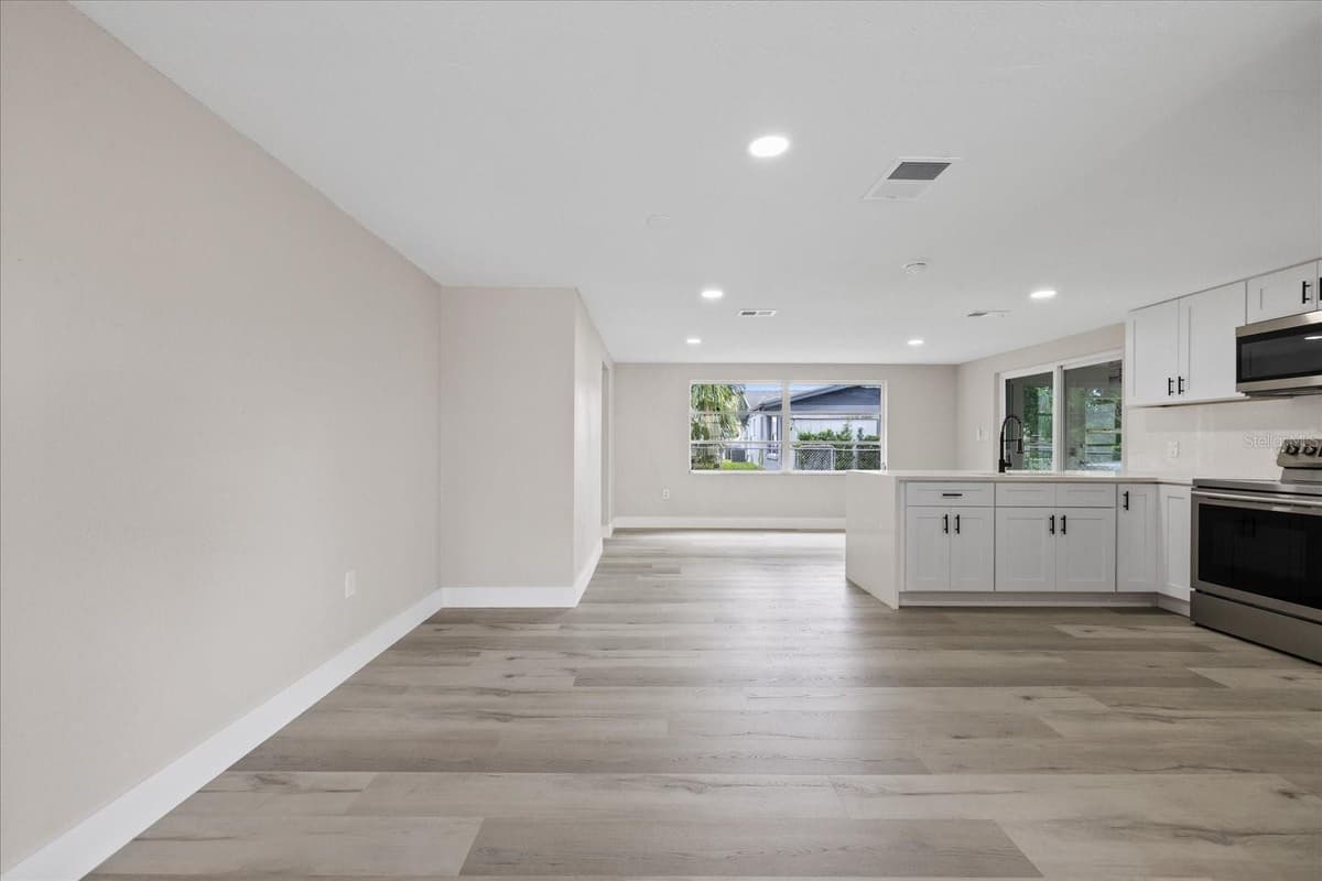 9401 GLEN MOOR LANE — photo 12 of 44