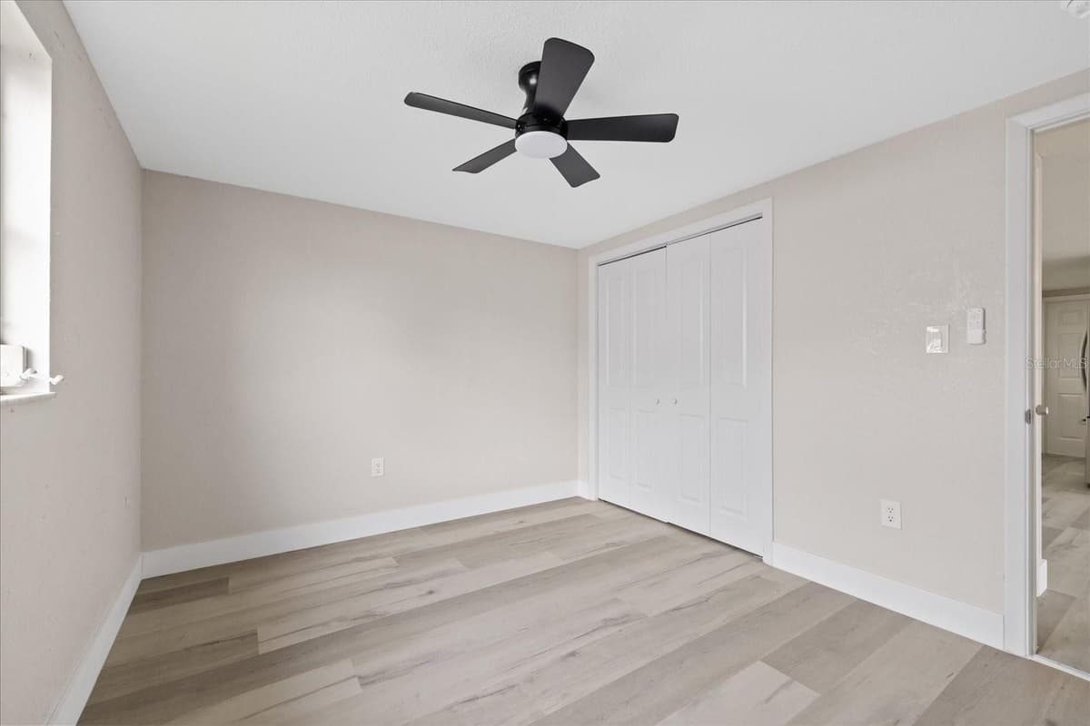 9401 GLEN MOOR LANE — photo 15 of 44