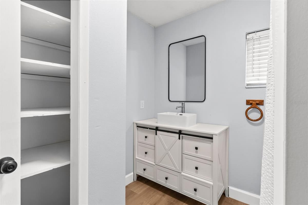 606 WIGGINS ROAD — photo 11 of 33