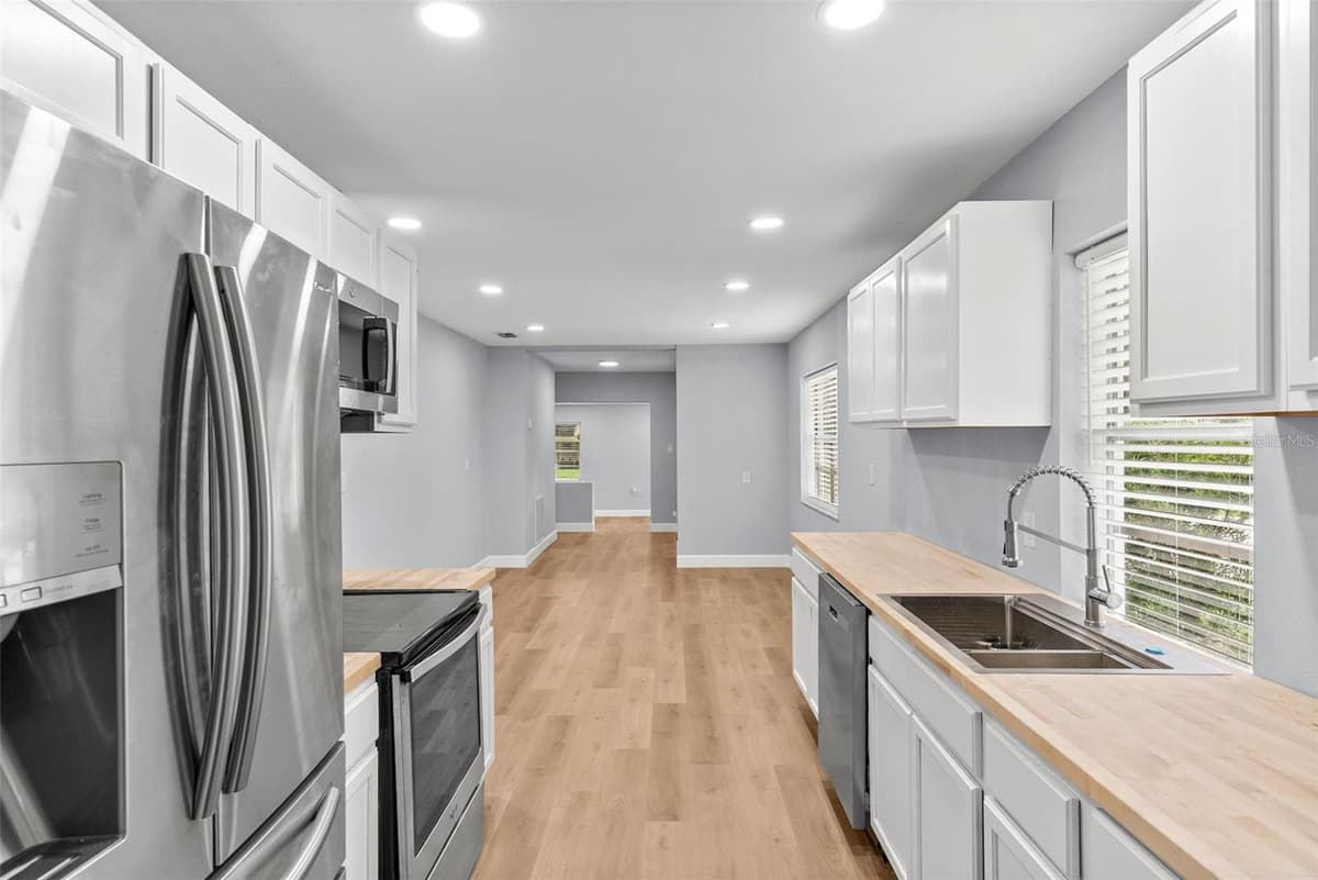 606 WIGGINS ROAD — photo 8 of 33
