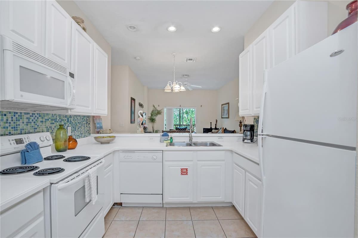 514 LUCAYA LOOP — photo 8 of 20