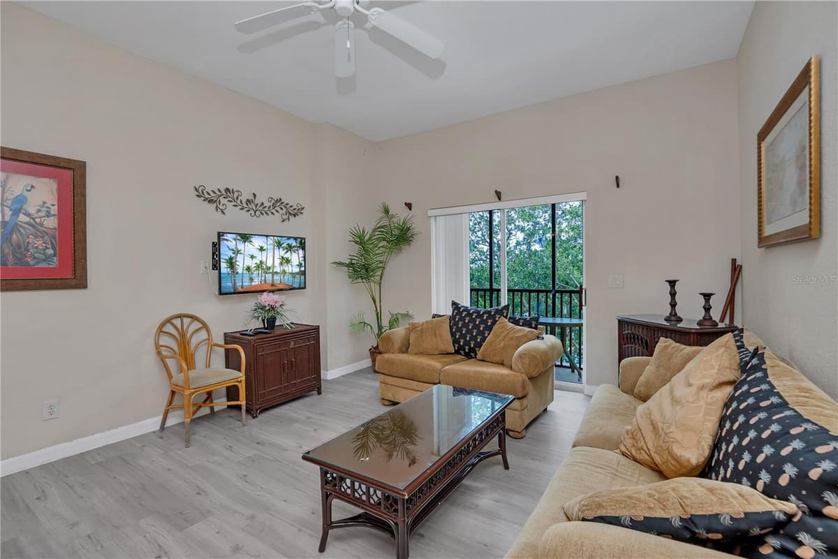 514 LUCAYA LOOP — photo 4 of 20