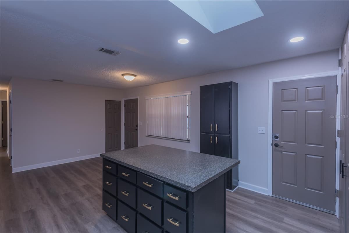 445 WALNUT STREET — photo 5 of 23