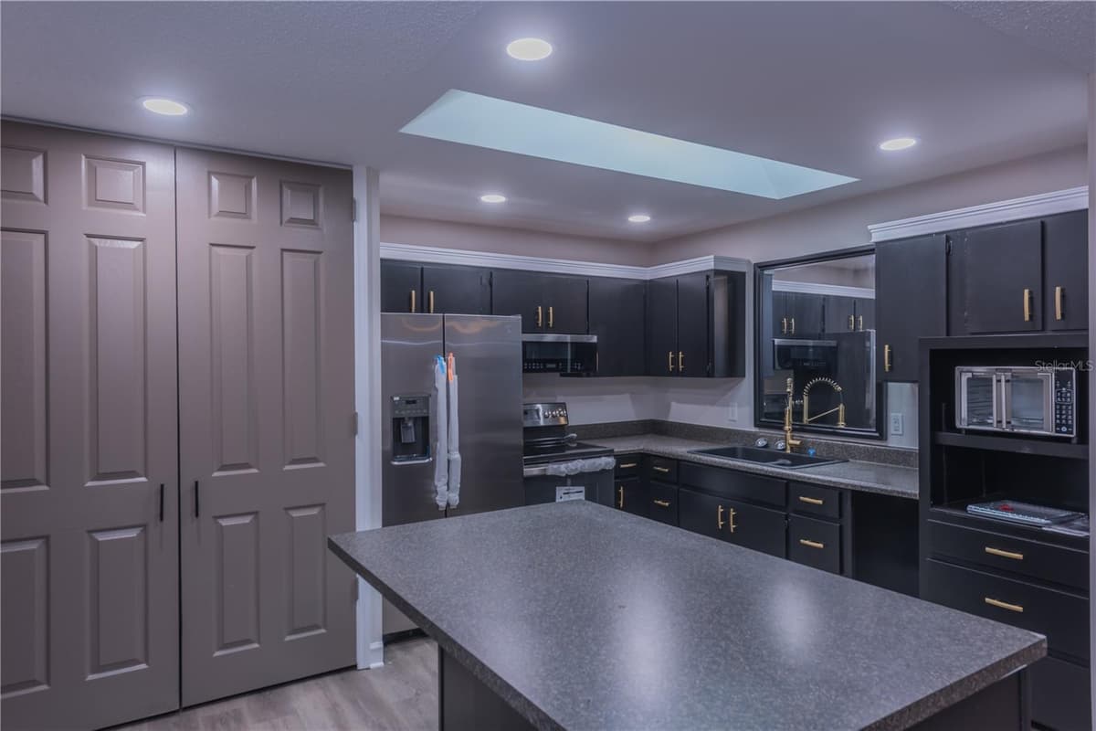 445 WALNUT STREET — photo 6 of 23