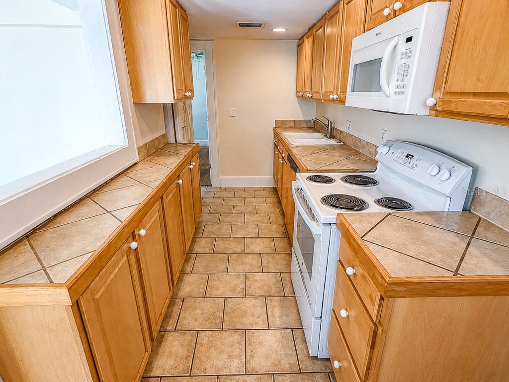 2244 4TH AVENUE — photo 17 of 48