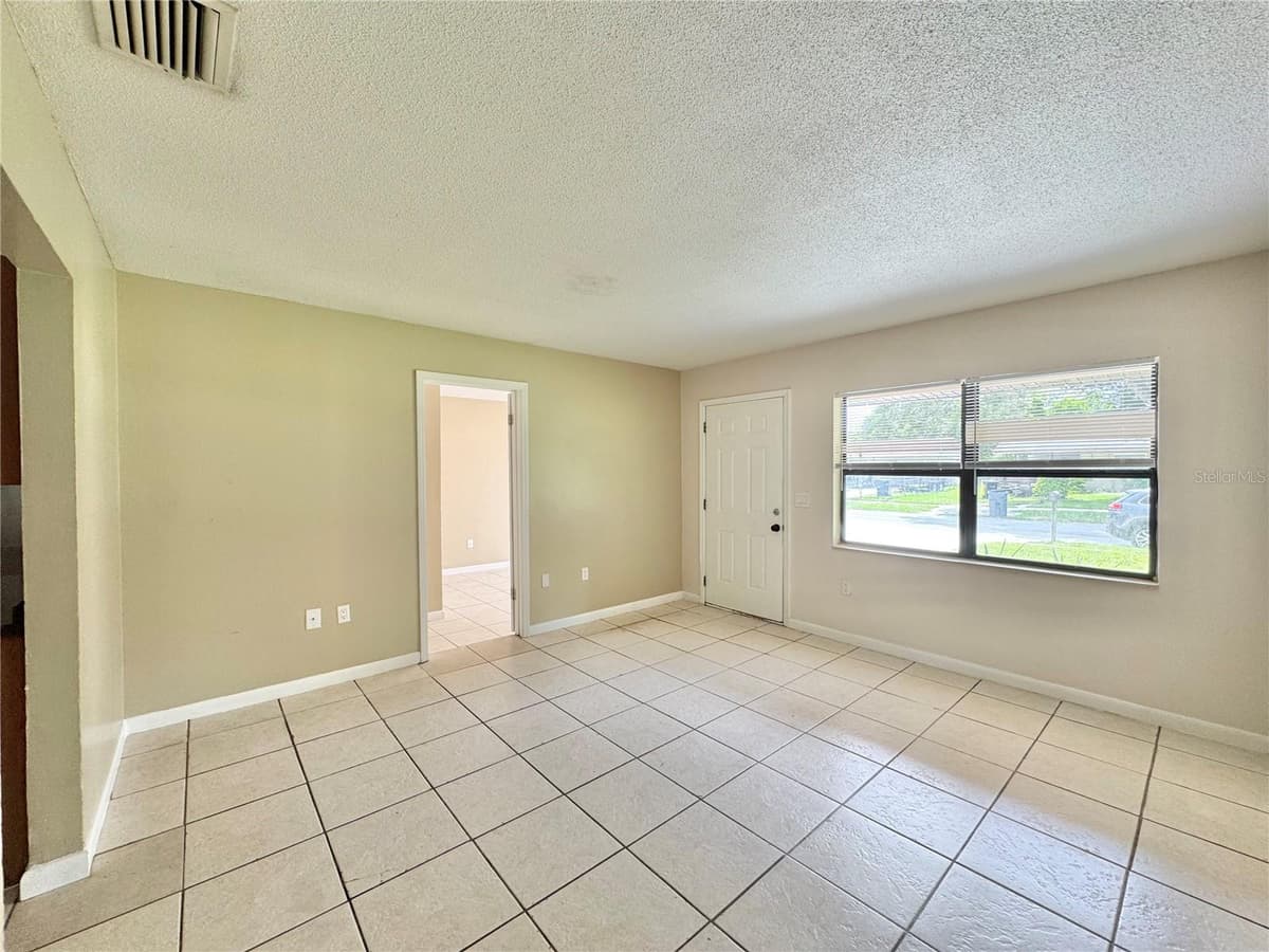 506 THOMAS AVENUE — photo 4 of 36