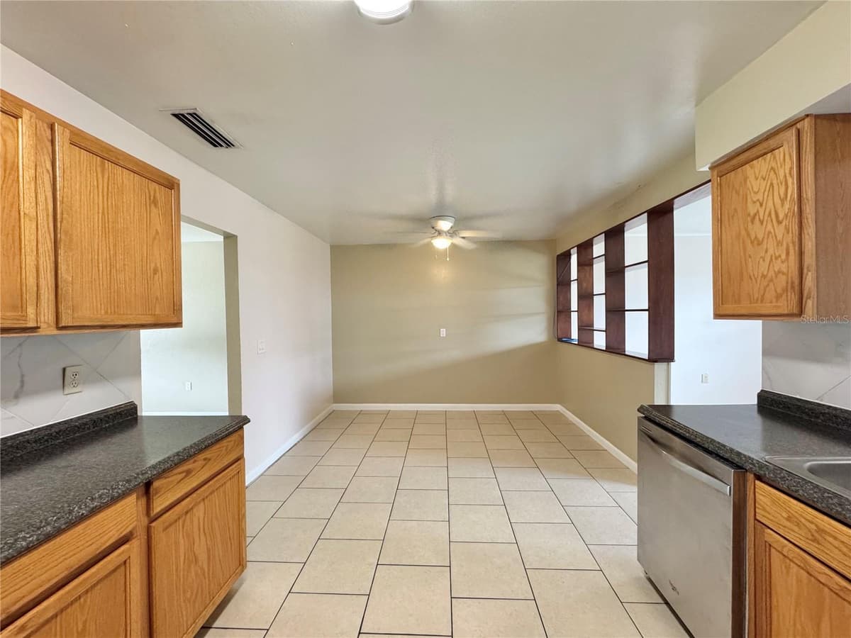 506 THOMAS AVENUE — photo 15 of 36