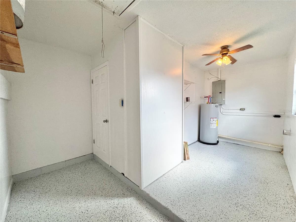 506 THOMAS AVENUE — photo 30 of 36