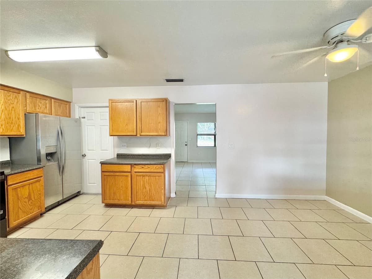 506 THOMAS AVENUE — photo 13 of 36