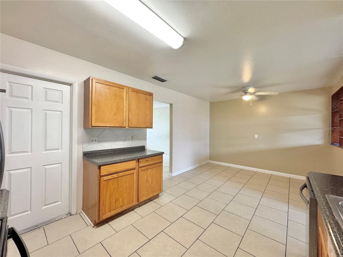 506 THOMAS AVENUE — photo 14 of 36