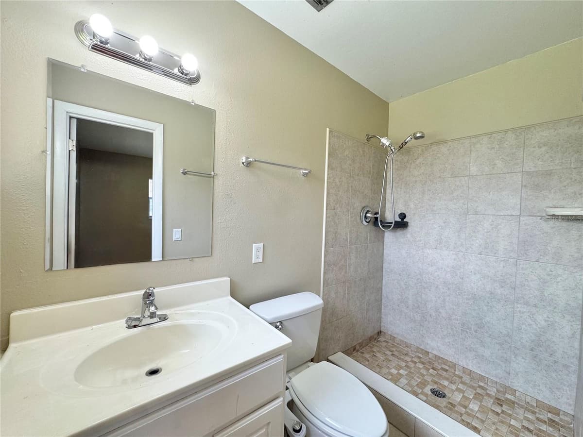 506 THOMAS AVENUE — photo 19 of 36