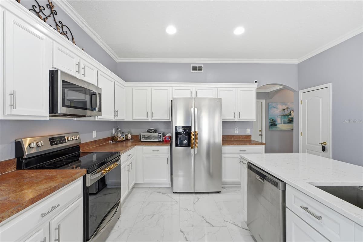 10114 OAK CREST ROAD — photo 11 of 45