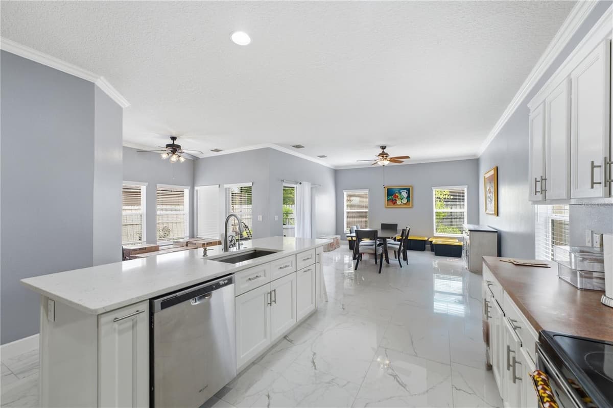 10114 OAK CREST ROAD — photo 17 of 45