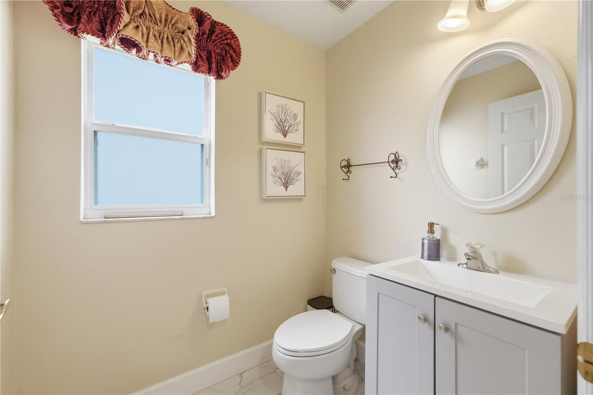 10114 OAK CREST ROAD — photo 20 of 45