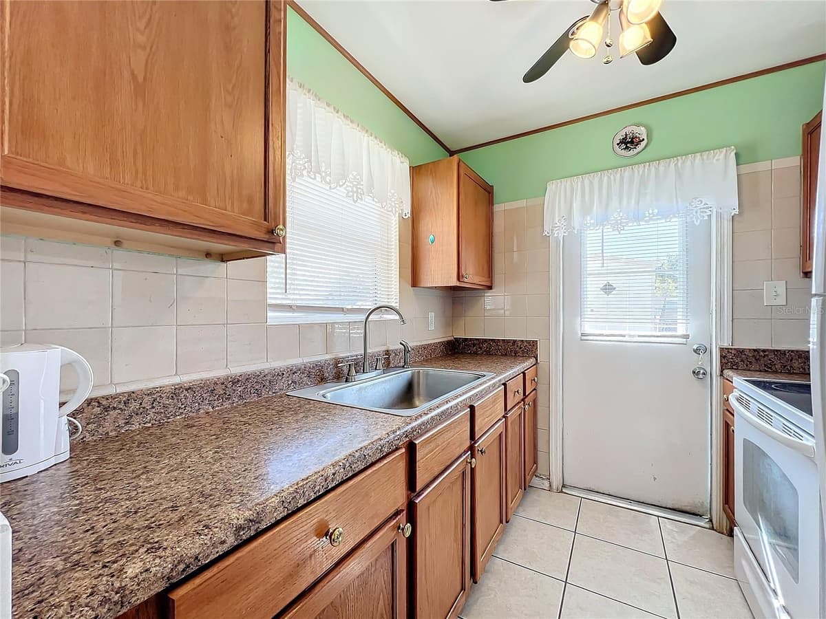 8333 HERBISON AVENUE — photo 3 of 22