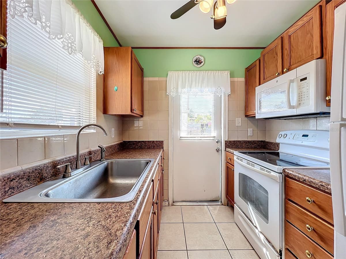 8333 HERBISON AVENUE — photo 12 of 22