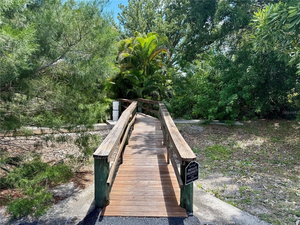 530 WOODSTORK LANE — photo 8 of 15