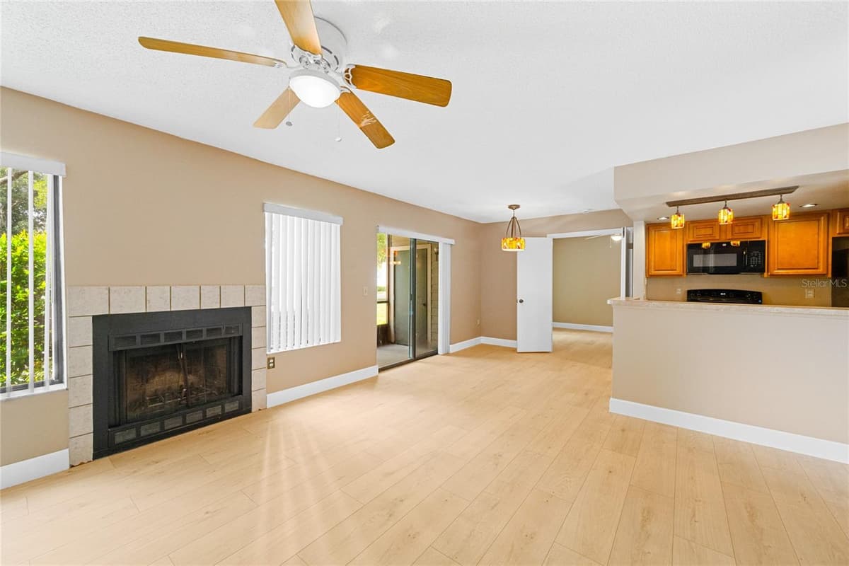 543 SUN RIDGE PLACE — photo 2 of 27