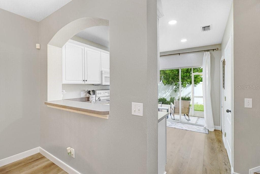 16217 SWAN VIEW CIRCLE — photo 11 of 28