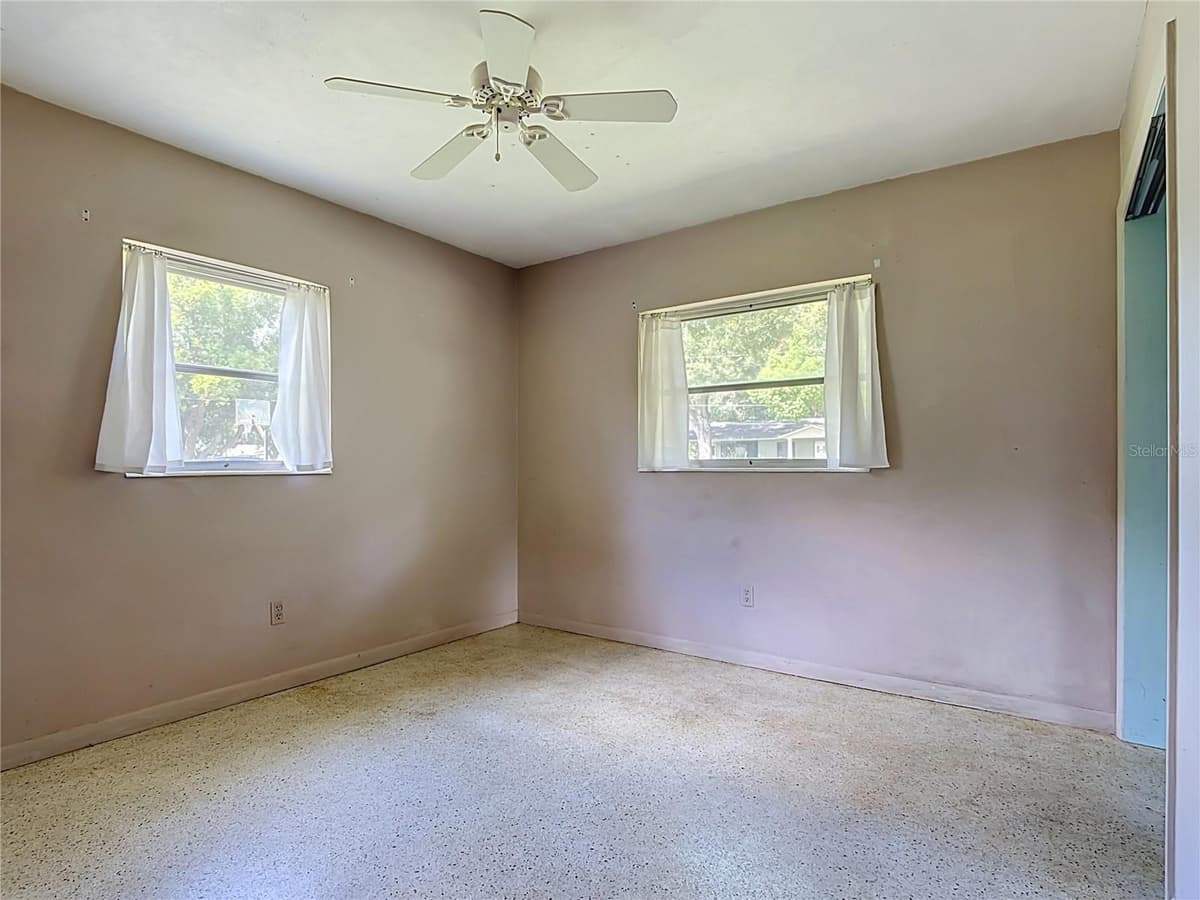 220 PINEHURST DR — photo 20 of 44