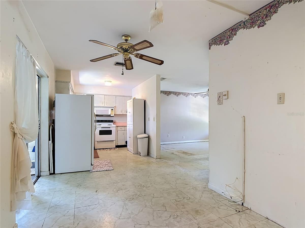 220 PINEHURST DR — photo 12 of 44