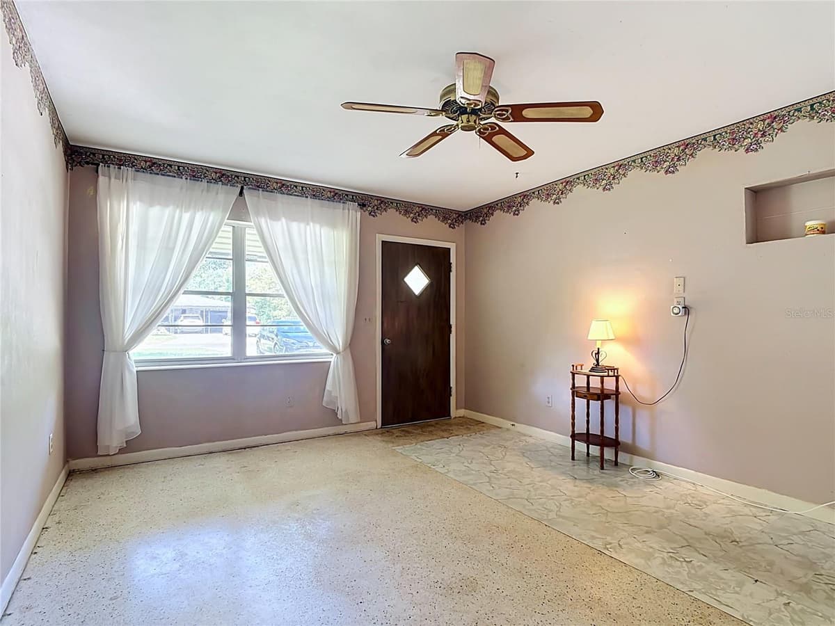 220 PINEHURST DR — photo 10 of 44