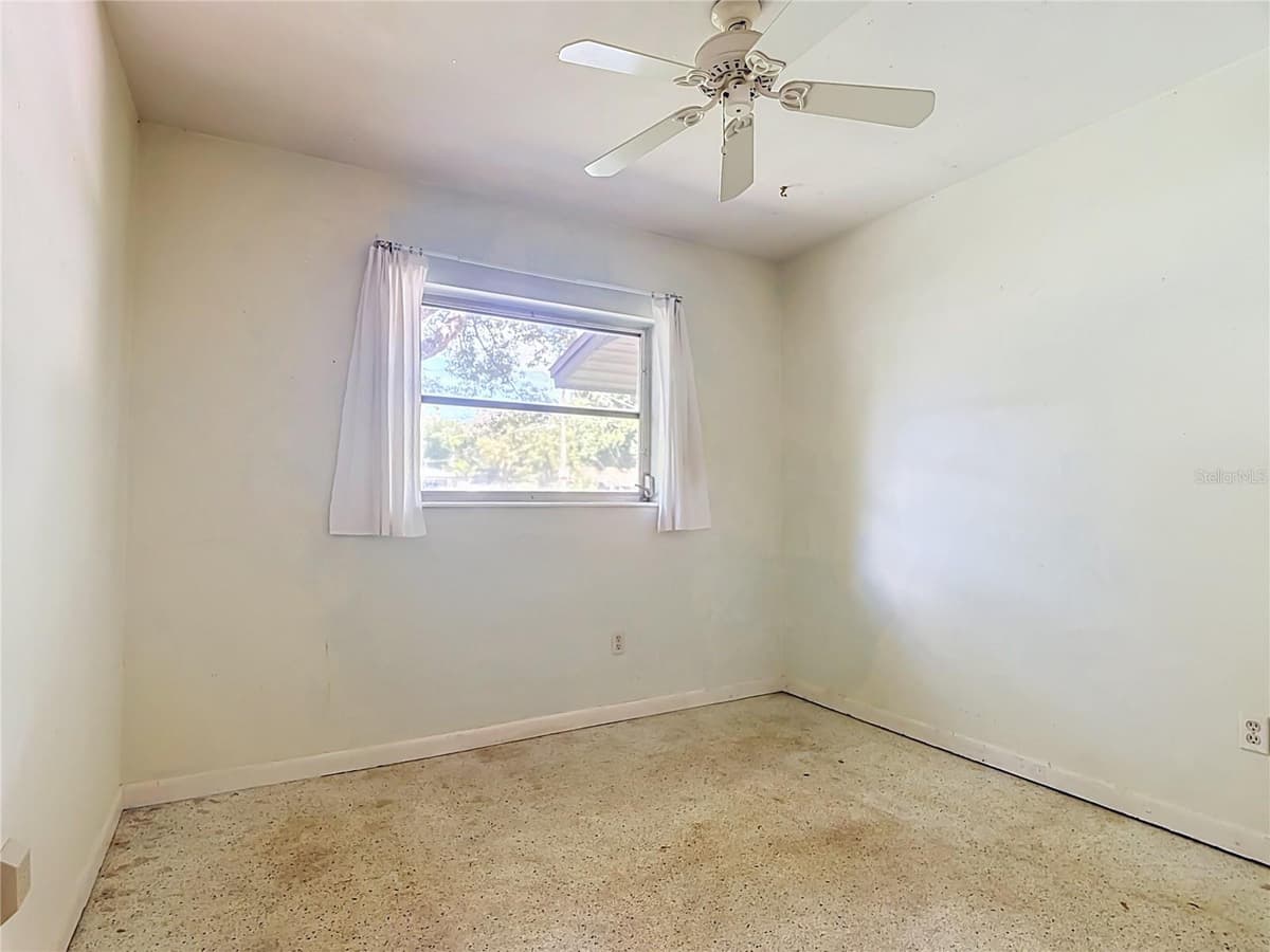 220 PINEHURST DR — photo 17 of 44