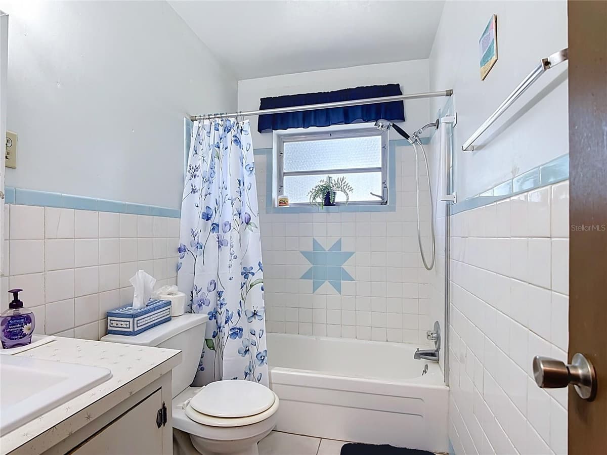 220 PINEHURST DR — photo 25 of 44