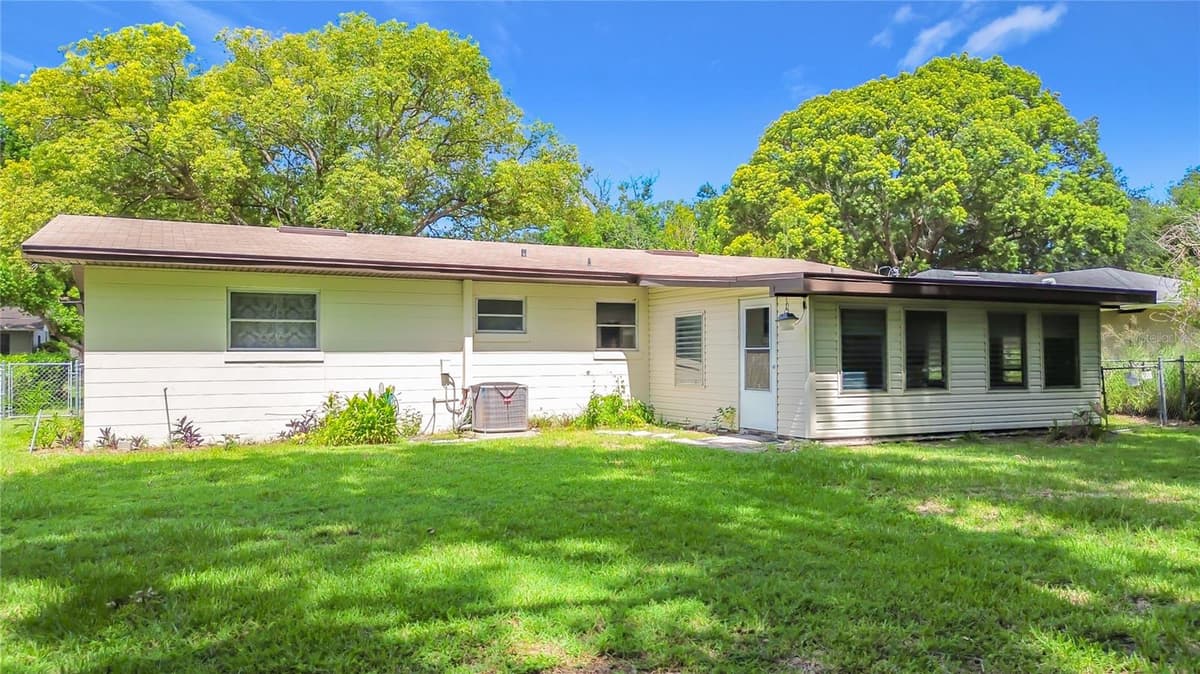 220 PINEHURST DR — photo 31 of 44