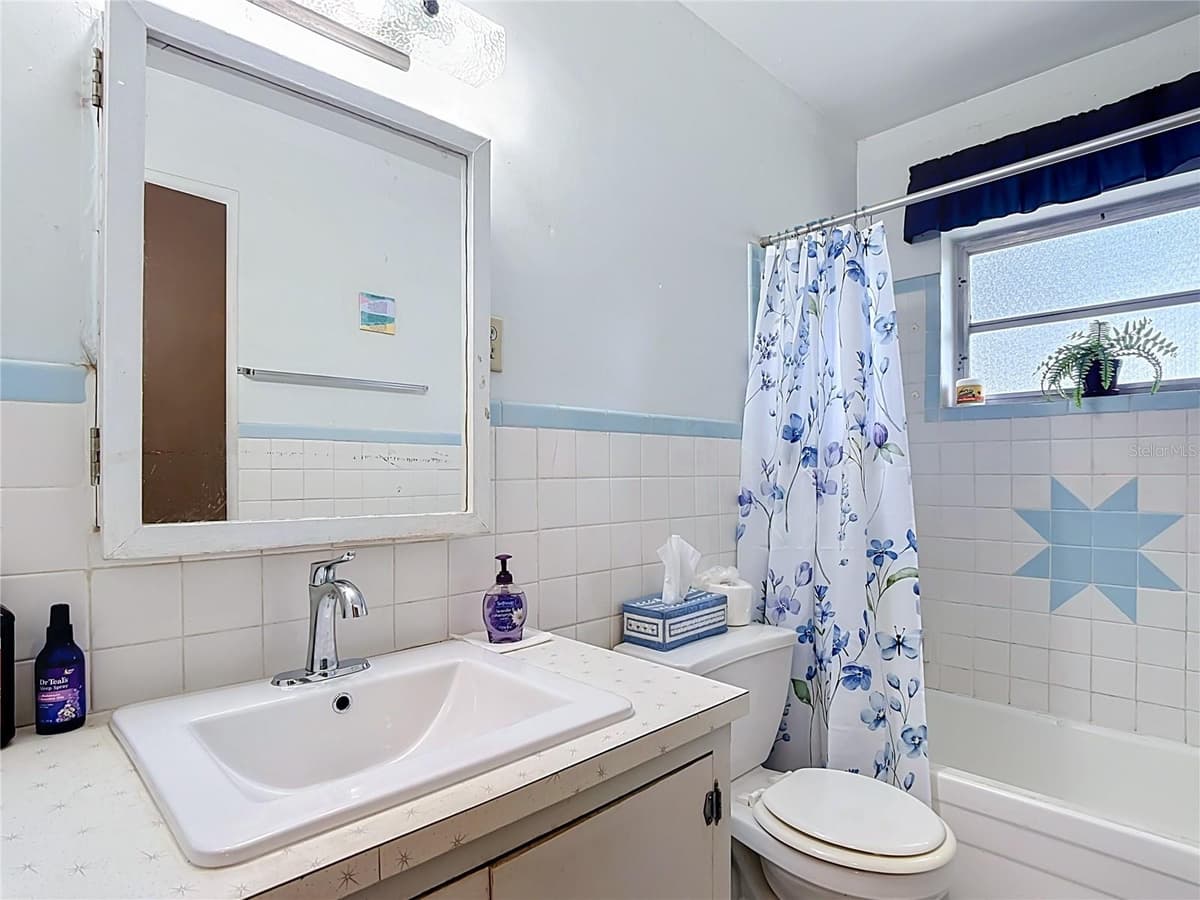 220 PINEHURST DR — photo 24 of 44