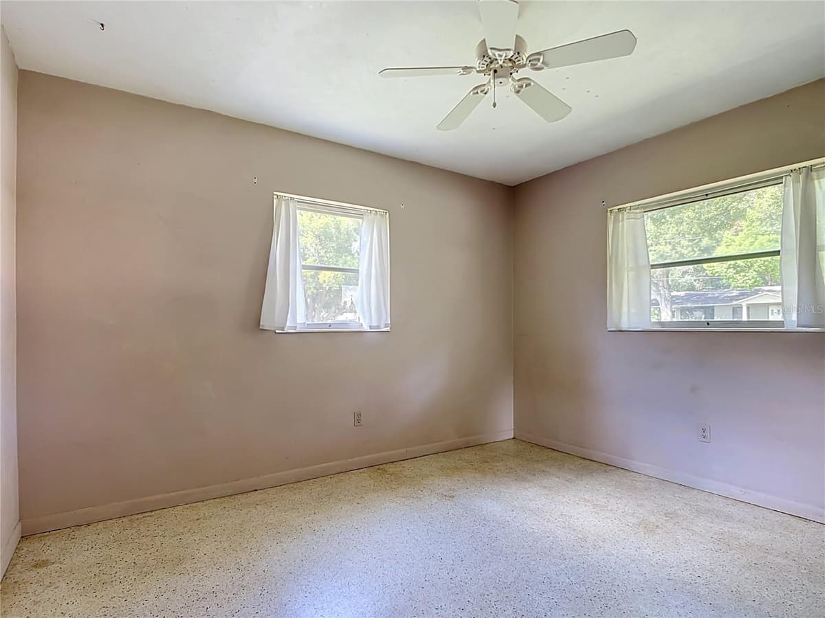 220 PINEHURST DR — photo 19 of 44