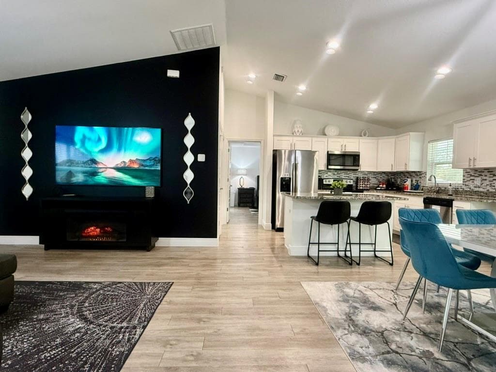 5653 PECAN ROAD — photo 4 of 25