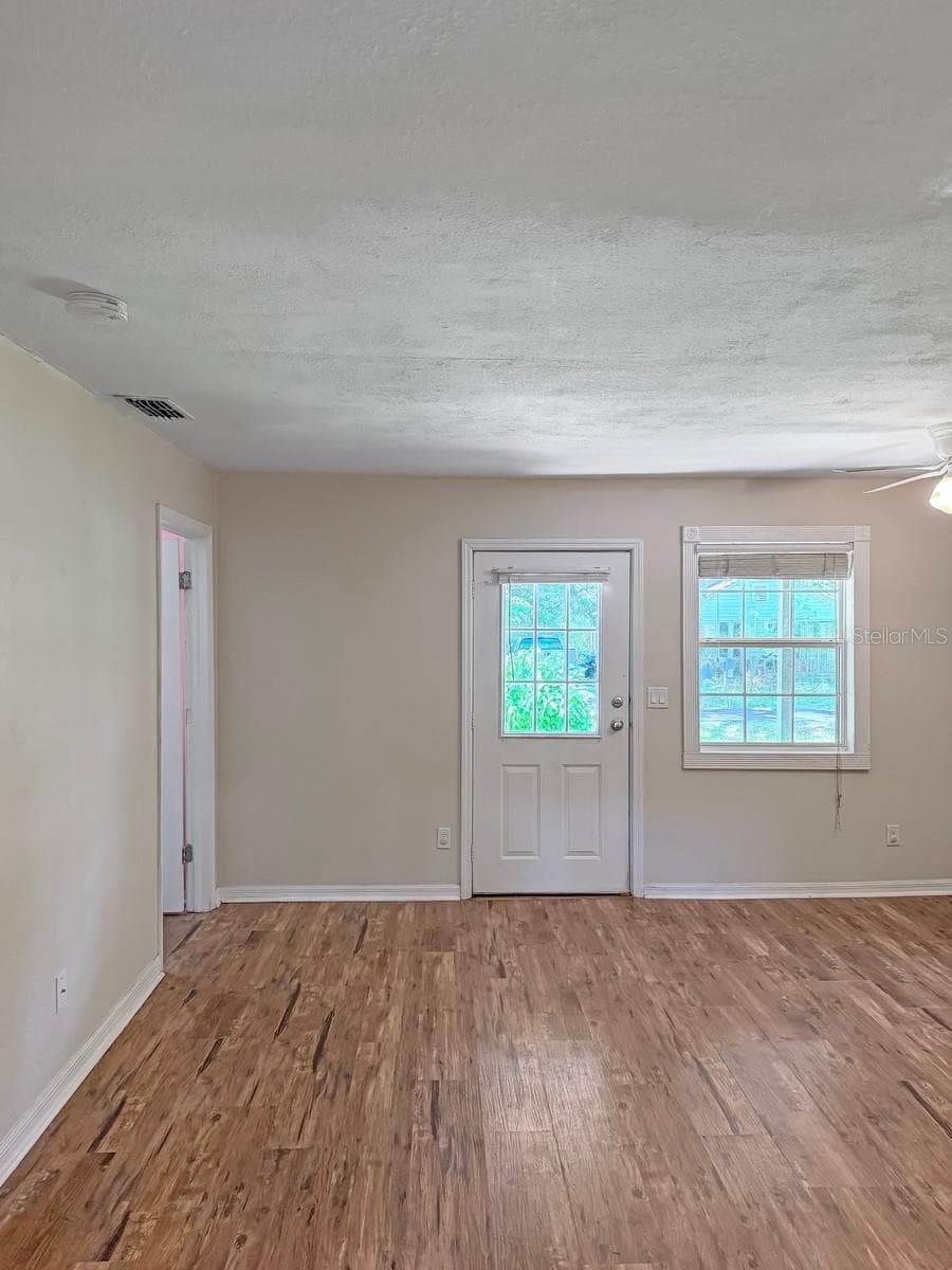 470 FOREST AVENUE — photo 8 of 32