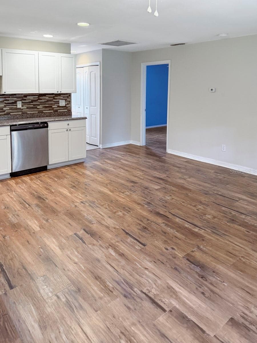 470 FOREST AVENUE — photo 6 of 32