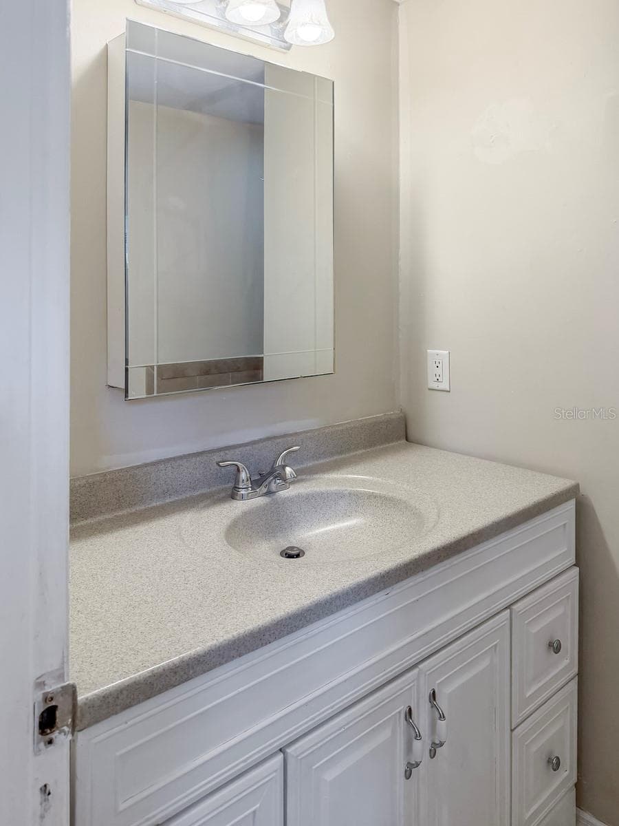 470 FOREST AVENUE — photo 16 of 32