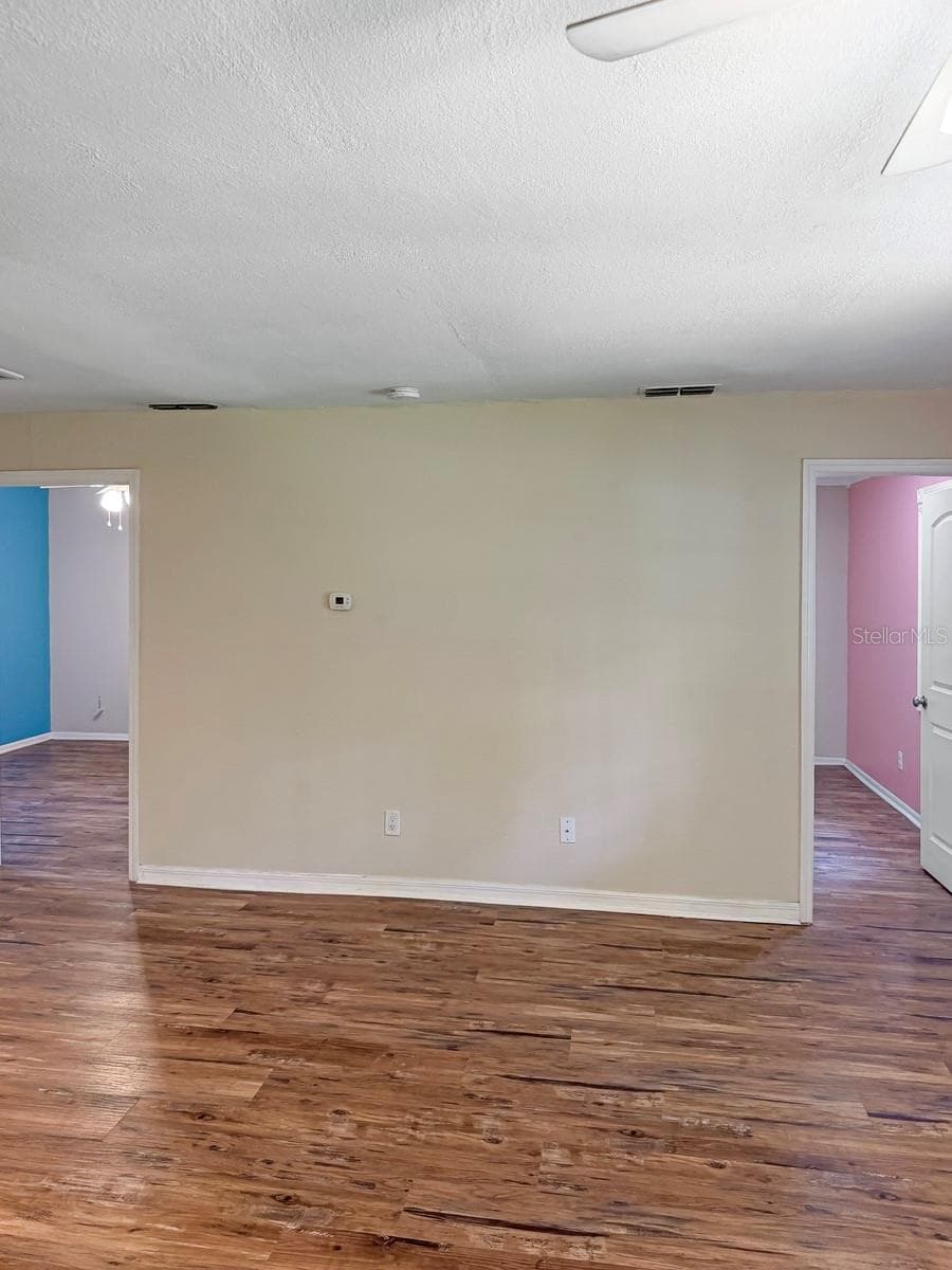 470 FOREST AVENUE — photo 9 of 32