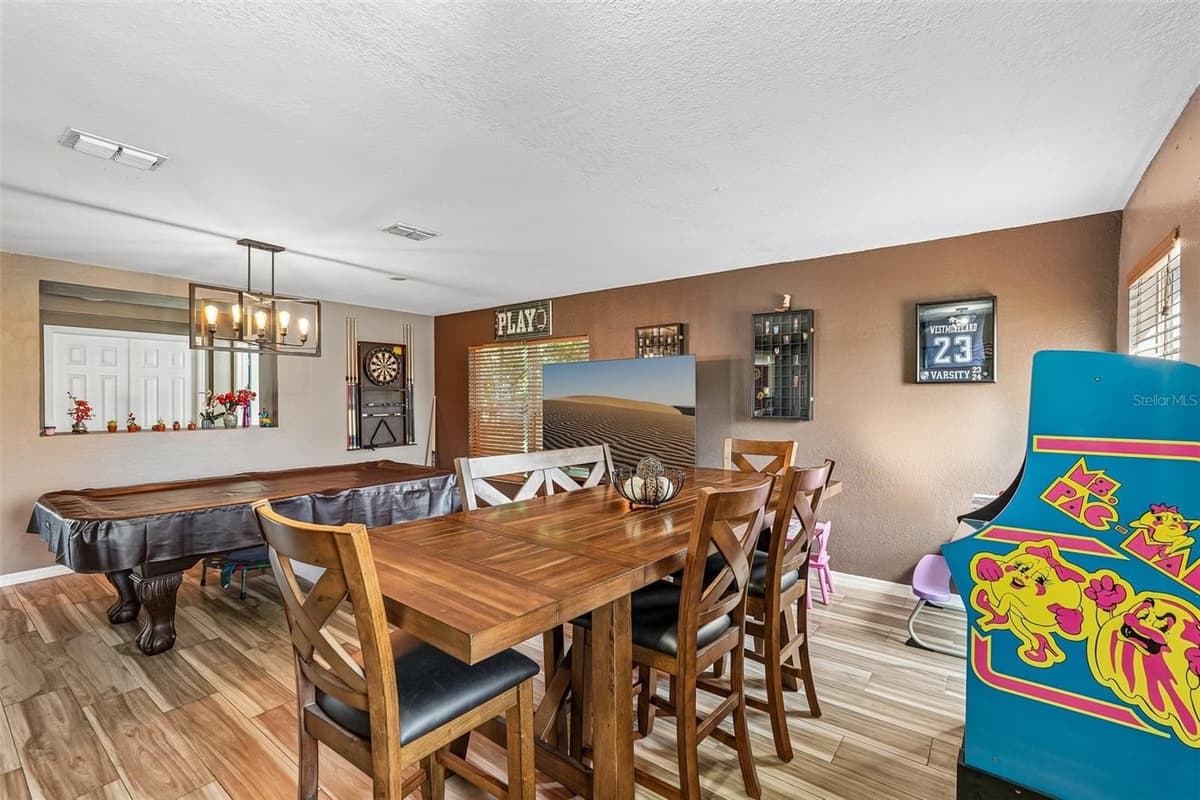 2279 MISTLETO LANE — photo 9 of 48